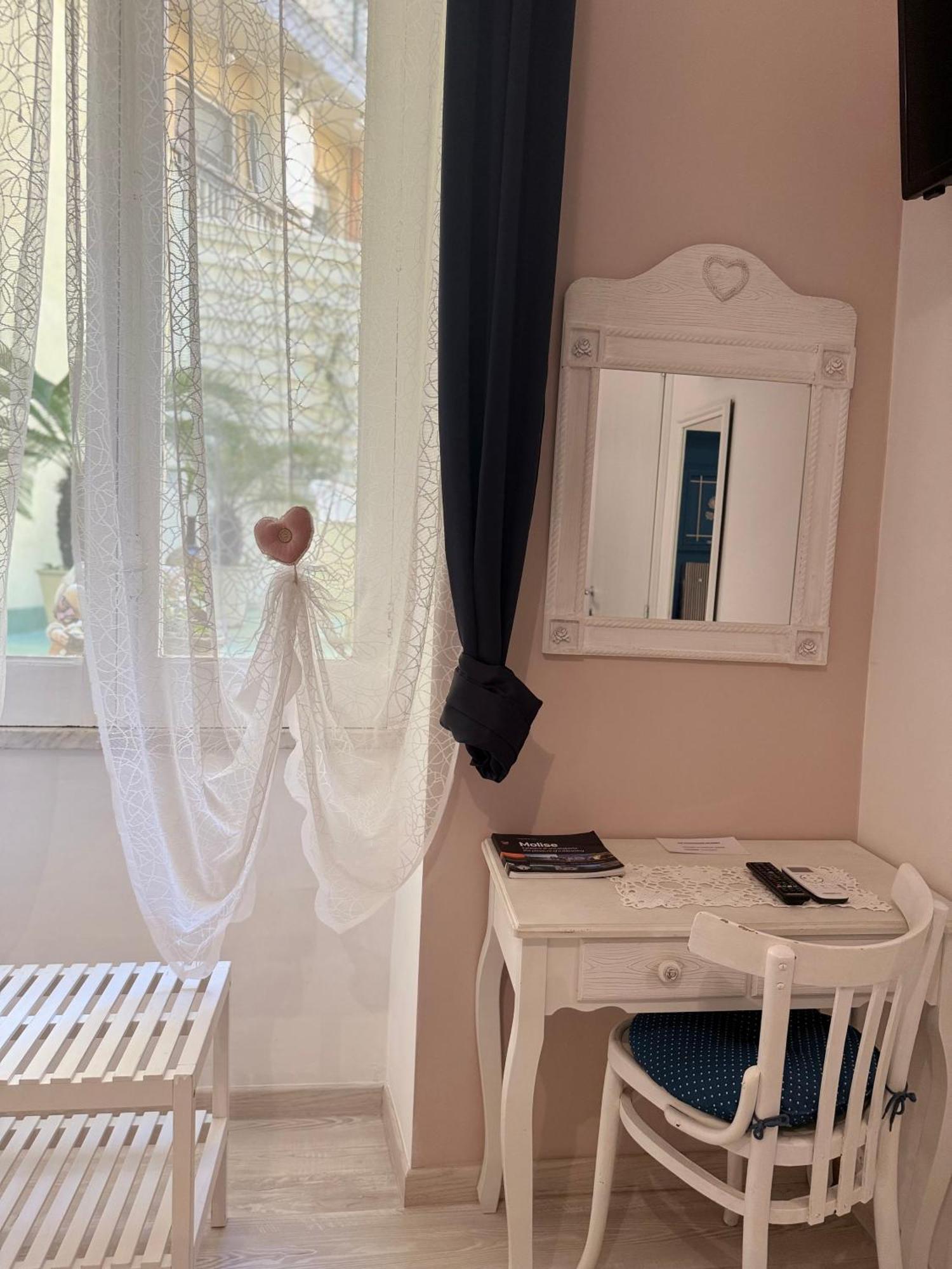 Camera Tripla Superior